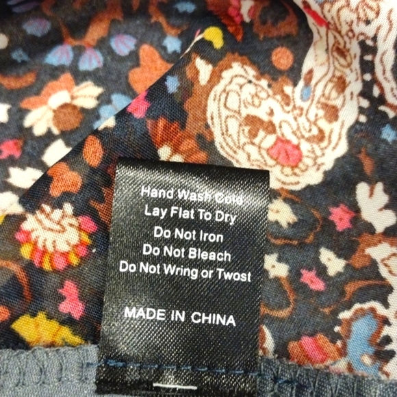 🔥POL Velour and Sheer Paisley Tunic With Bell Sleeves - Picture 17 of 17